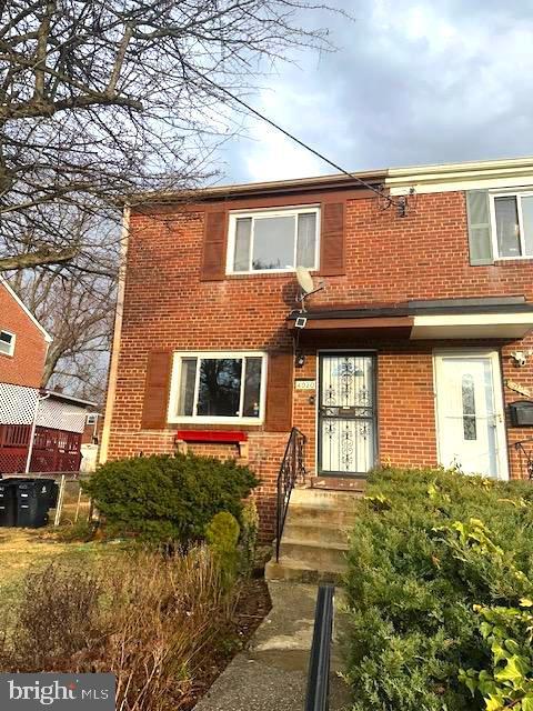 view of front of house with brick siding