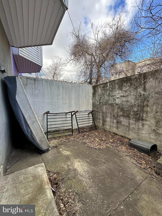 view of yard with a patio area