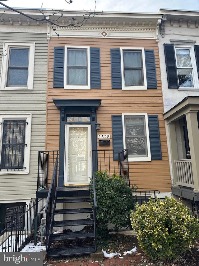 view of front of property featuring entry steps