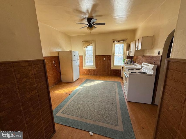 kitchen featuring washer / clothes dryer, sink, white refrigerator, ceiling fan, and light wood-type flooring