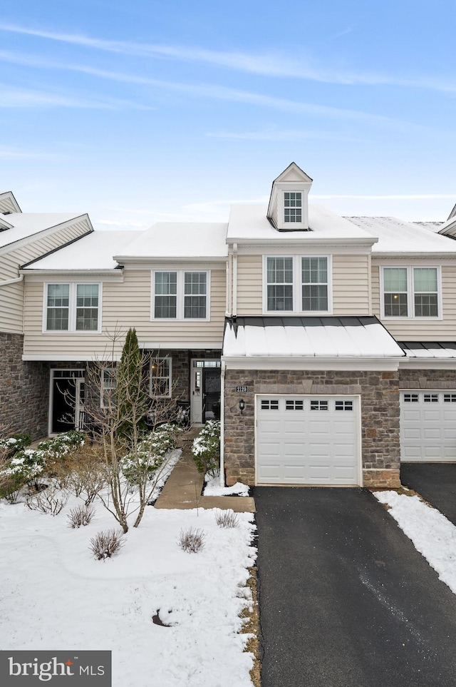 view of front of property featuring a garage