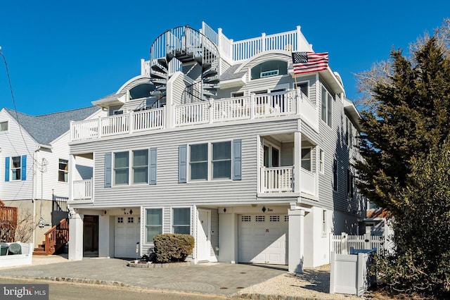 view of front facade with a garage