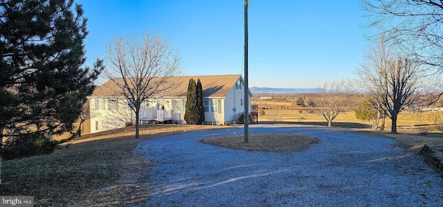 view of front of house with driveway