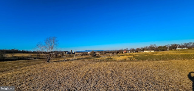 view of yard featuring a rural view