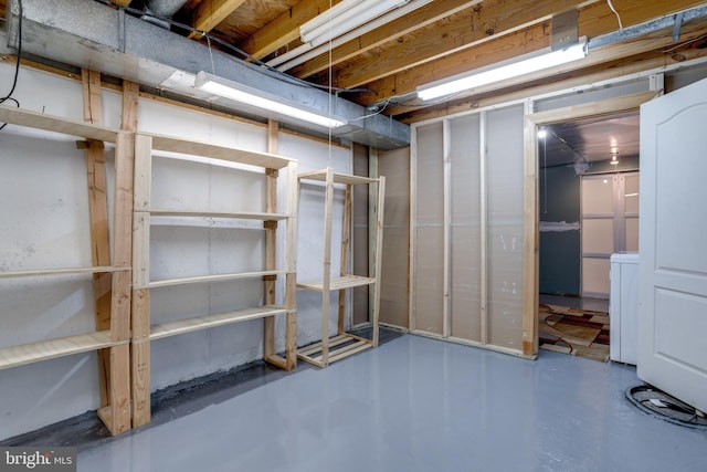 basement featuring washer / dryer