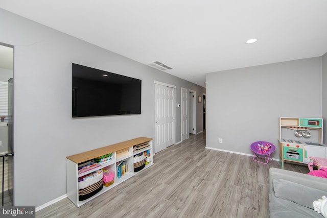 recreation room featuring recessed lighting, baseboards, visible vents, and light wood finished floors