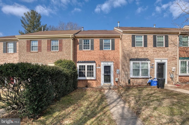 view of property featuring a front yard