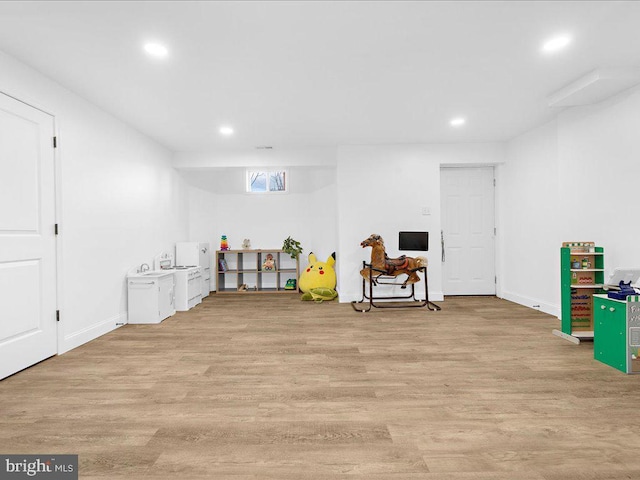 recreation room with recessed lighting, baseboards, and light wood-style flooring