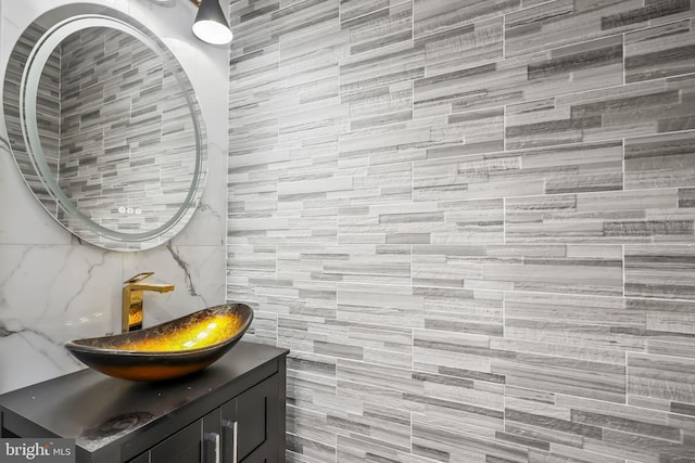 bathroom with backsplash and vanity