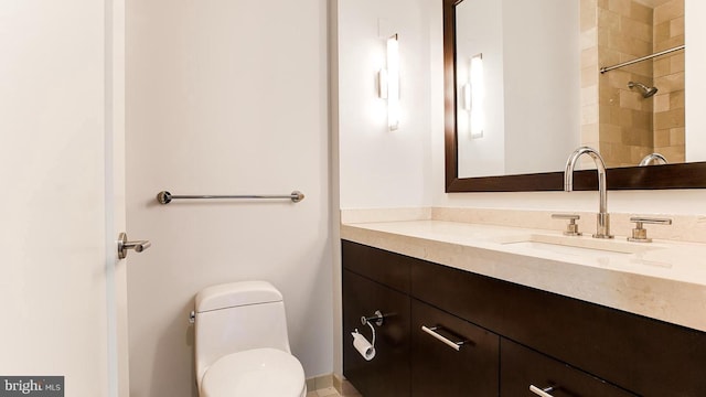 full bathroom featuring toilet and vanity