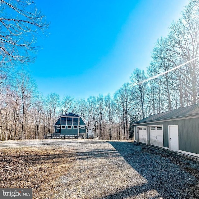 view of yard featuring a detached garage and an outdoor structure