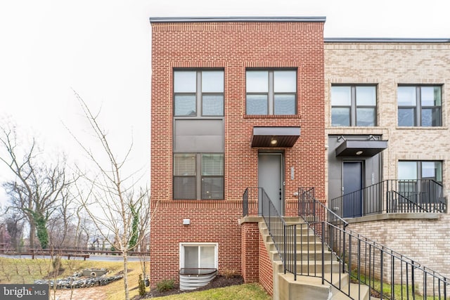 view of front facade with brick siding