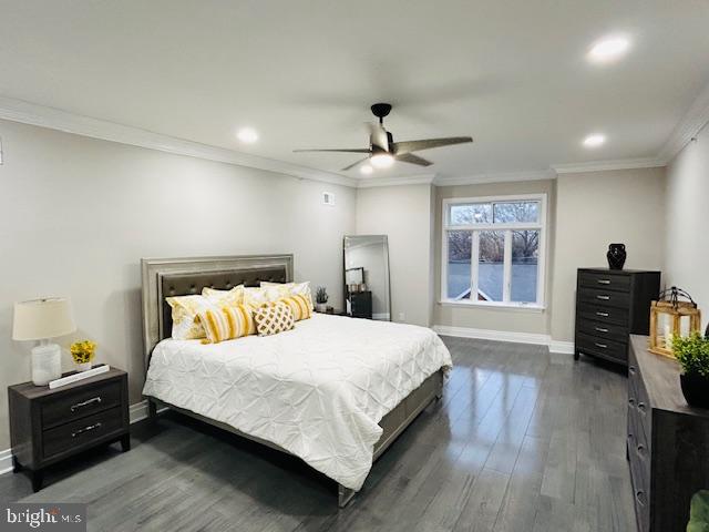 bedroom featuring crown molding, dark hardwood / wood-style floors, and ceiling fan