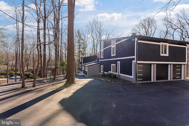 view of front of house featuring driveway