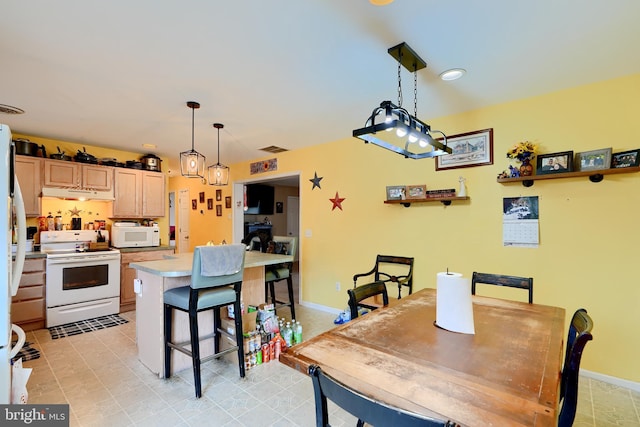 dining room featuring visible vents and baseboards