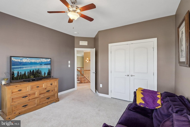 living room with visible vents, baseboards, ceiling fan, and carpet flooring