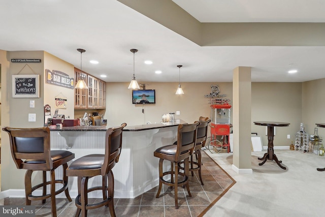 bar featuring pendant lighting, indoor wet bar, recessed lighting, dark carpet, and baseboards