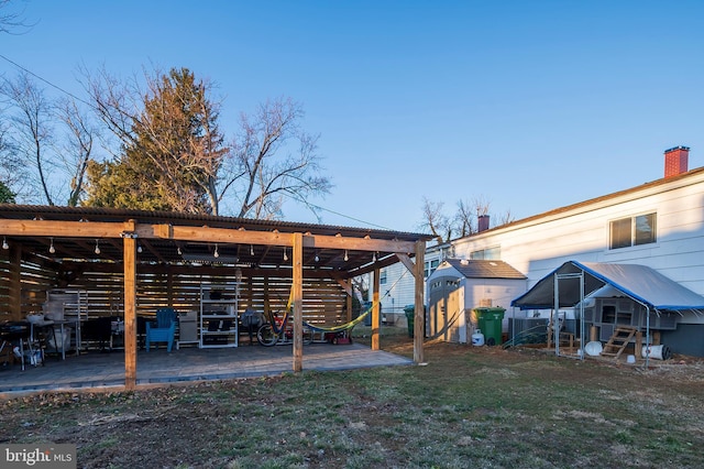 view of yard with a shed