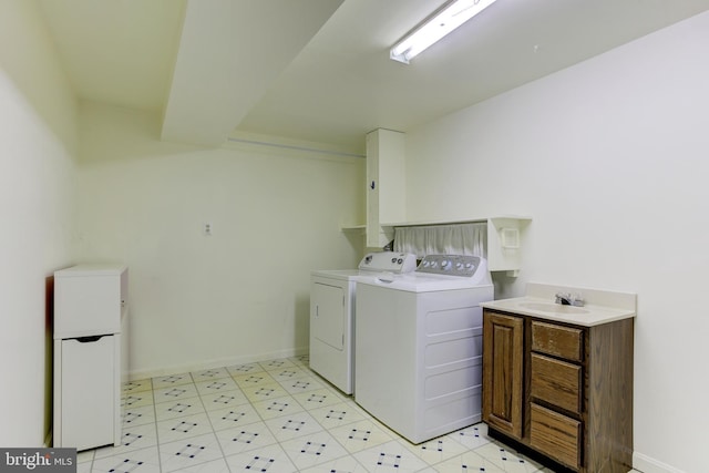 laundry area with cabinets, sink, and washing machine and clothes dryer