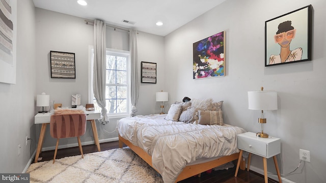 bedroom featuring recessed lighting, wood finished floors, visible vents, and baseboards