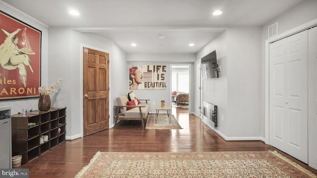 entryway featuring heating unit, recessed lighting, visible vents, wood finished floors, and baseboards