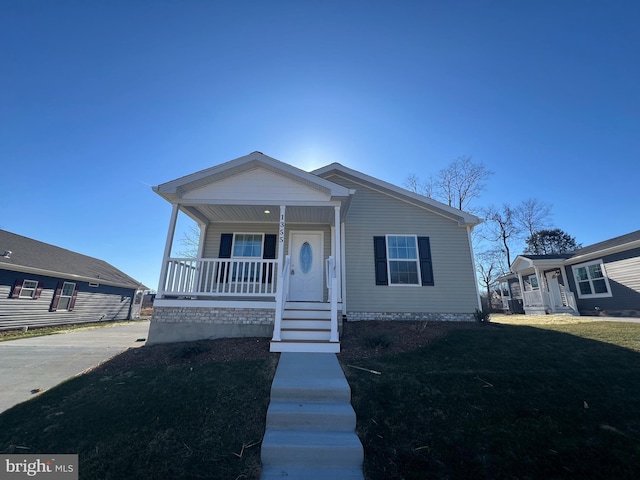 1355 Connecticut Ave, Hagerstown, MD 21740 - bungalow-style home with covered porch and a front yard