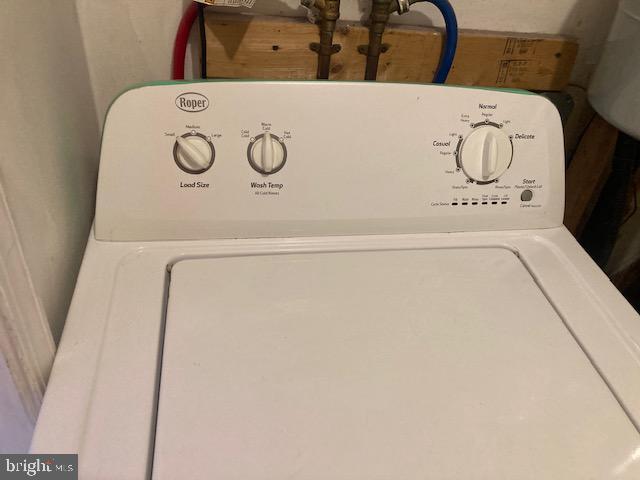 details with washer / clothes dryer