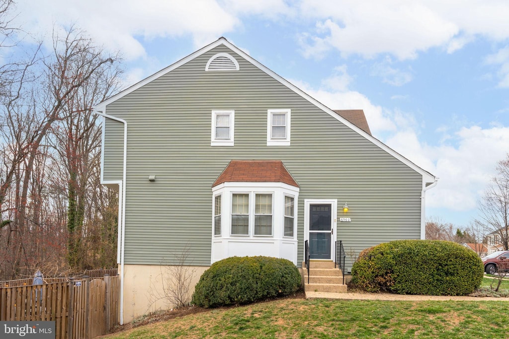 6360 Chimney Wood Ct, Alexandria, VA 22306 - traditional-style house featuring entry steps