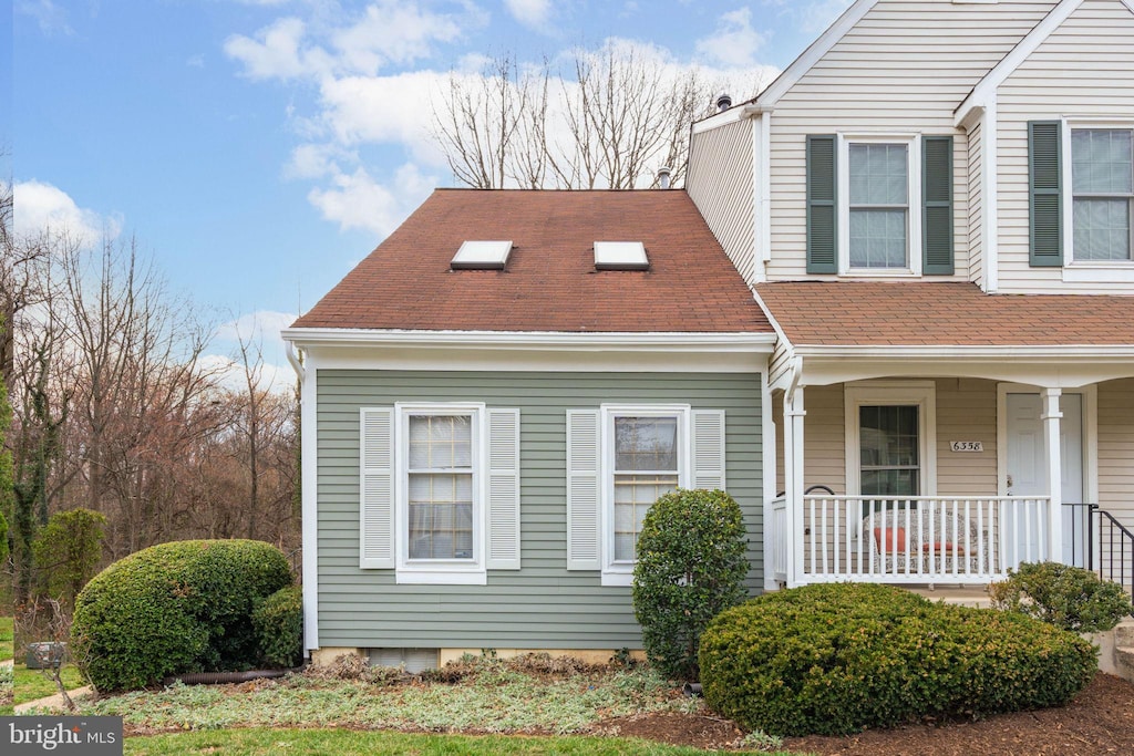 6360 Chimney Wood Ct, Alexandria, VA 22306 - view of front of home featuring covered porch and a shingled roof