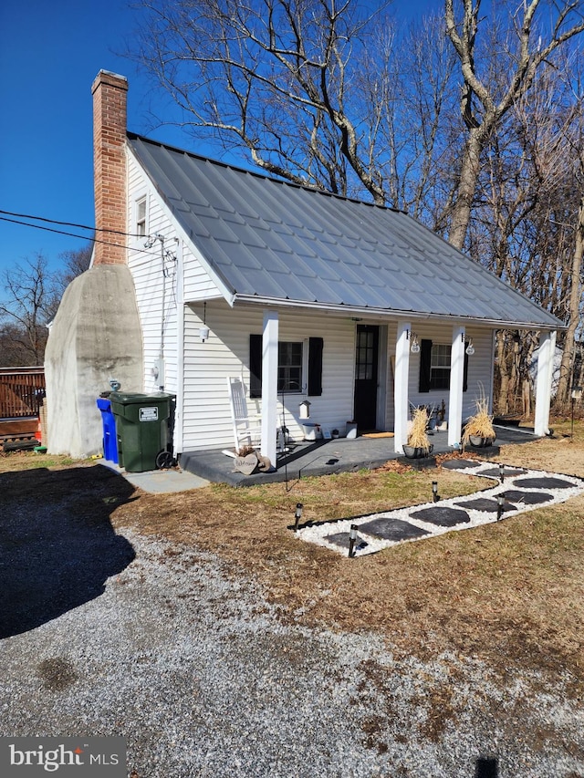 view of front of home featuring a porch