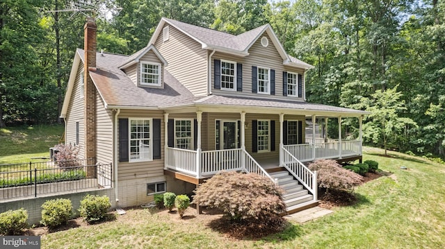 view of front facade featuring a porch and a front lawn