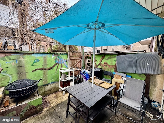 view of patio featuring a fire pit