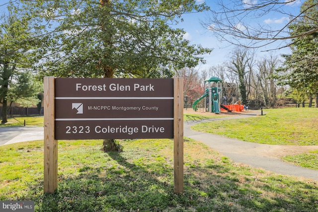 community / neighborhood sign with a lawn