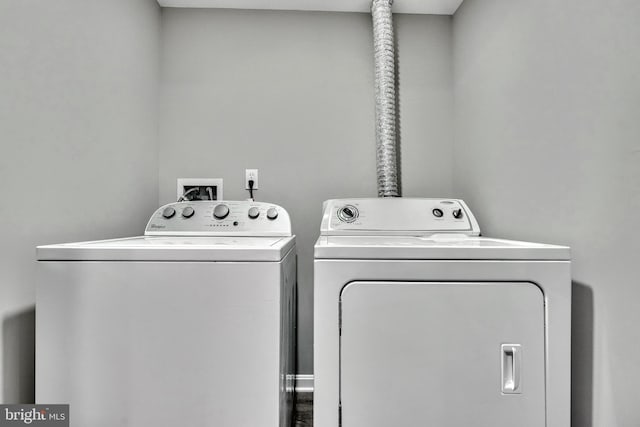 laundry area featuring washer and clothes dryer