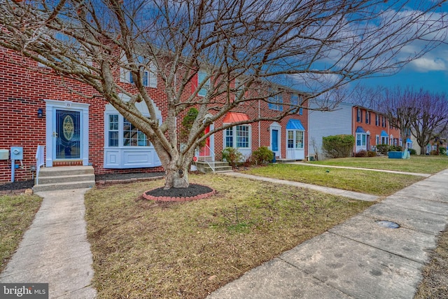 view of front of home with a front lawn