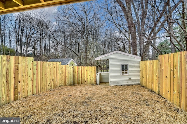 view of yard with a storage unit