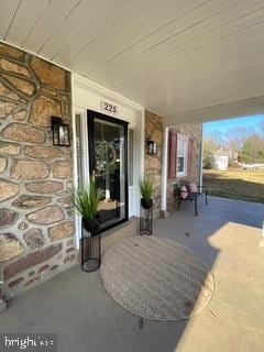 property entrance featuring covered porch