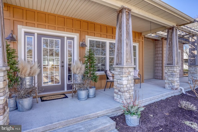 doorway to property with covered porch