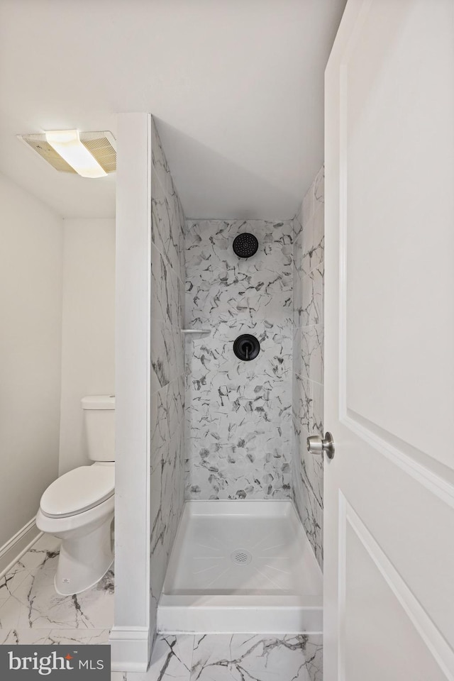 bathroom featuring toilet and tiled shower