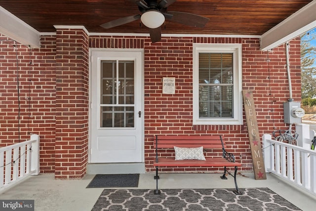 property entrance with ceiling fan