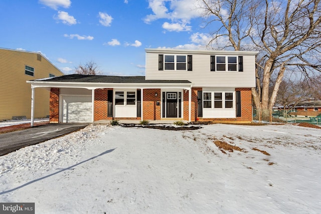 view of front property featuring a garage