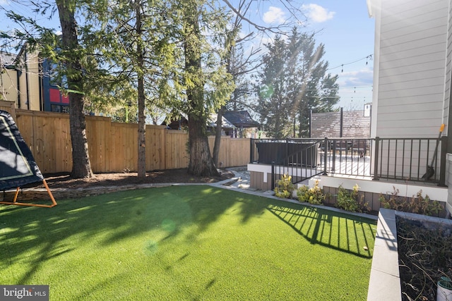 view of yard featuring a fenced backyard