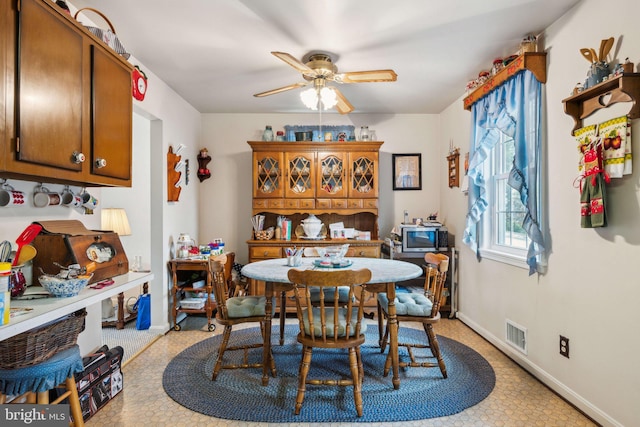 dining space featuring visible vents, ceiling fan, and baseboards