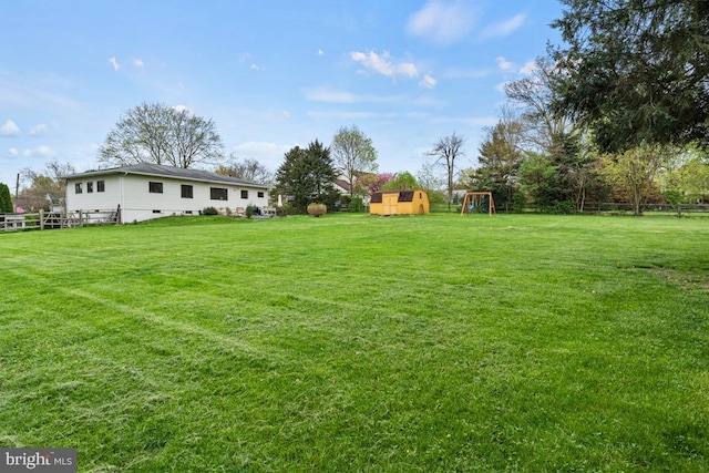 view of yard featuring a storage unit