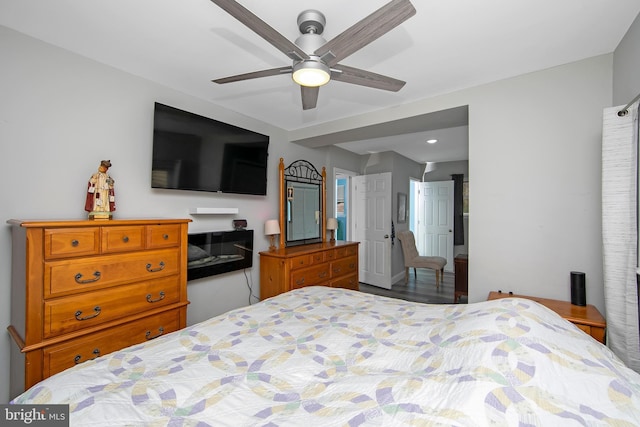 bedroom featuring ceiling fan