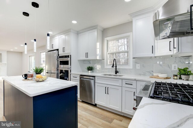 kitchen with tasteful backsplash, a kitchen island, stainless steel appliances, and a sink