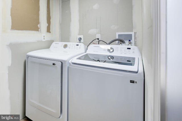 laundry room with laundry area and washer and clothes dryer