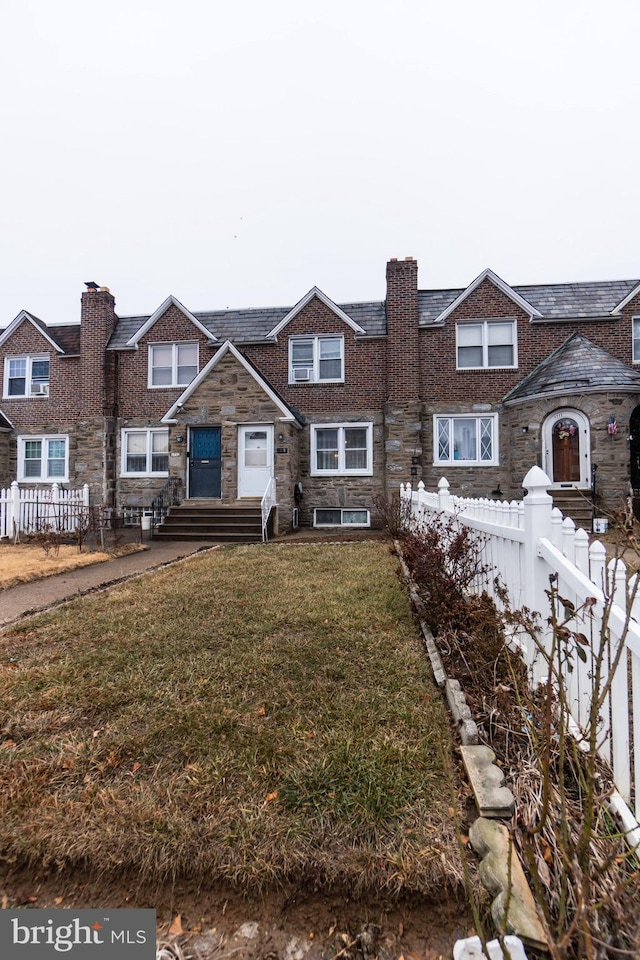 view of front of home with a front yard