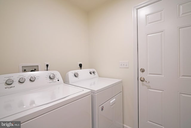 laundry area with laundry area and washing machine and clothes dryer