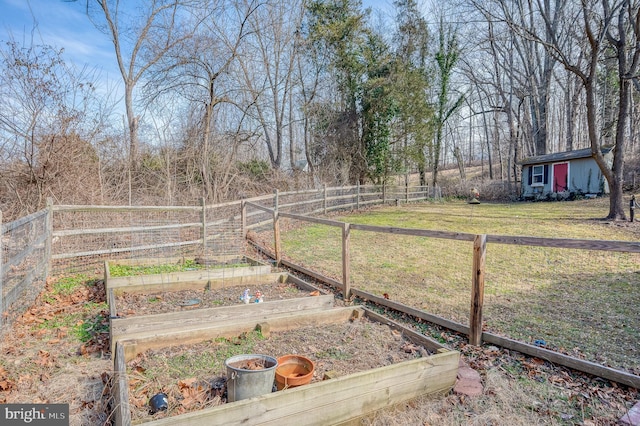 view of yard featuring a storage shed